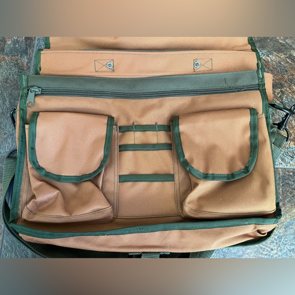 Duck Wear canvas messenger lap top bag adjustable should strap. Green & tan - Picture 6 of 15